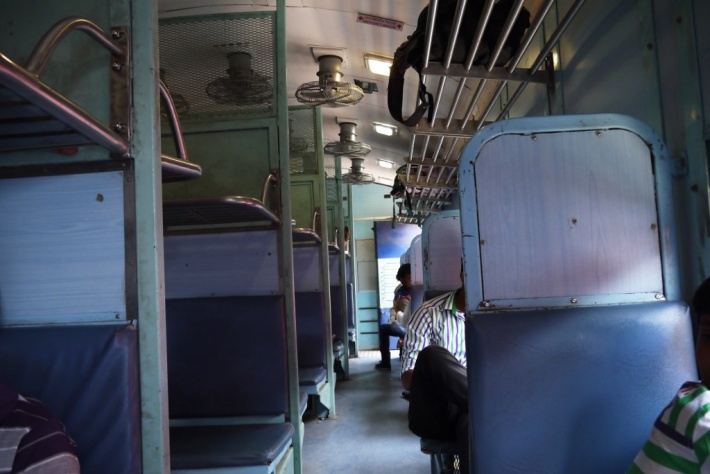 ジャイプール 列車