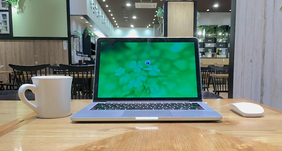 オシャレなカフェでWEBのお仕事