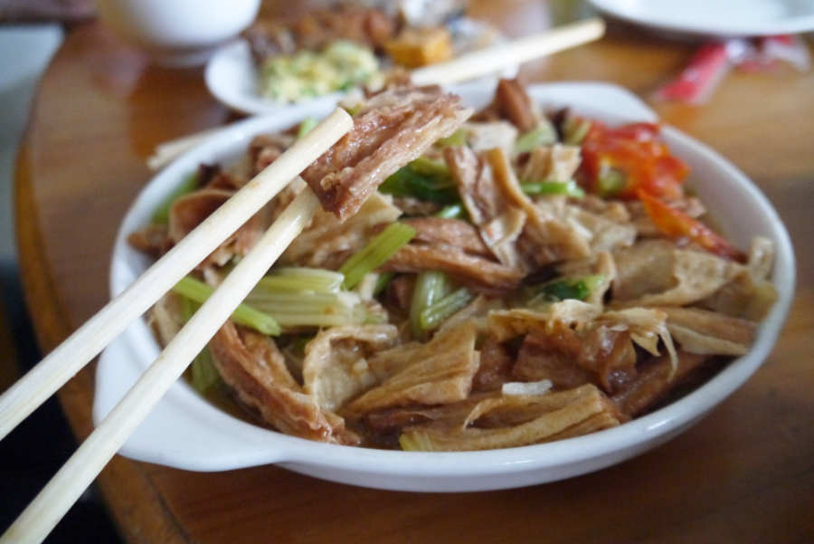 パックツアー 食事の様子