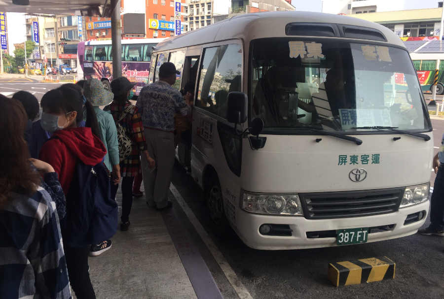 屏東バスターミナル・霧台行きのバスに乗車